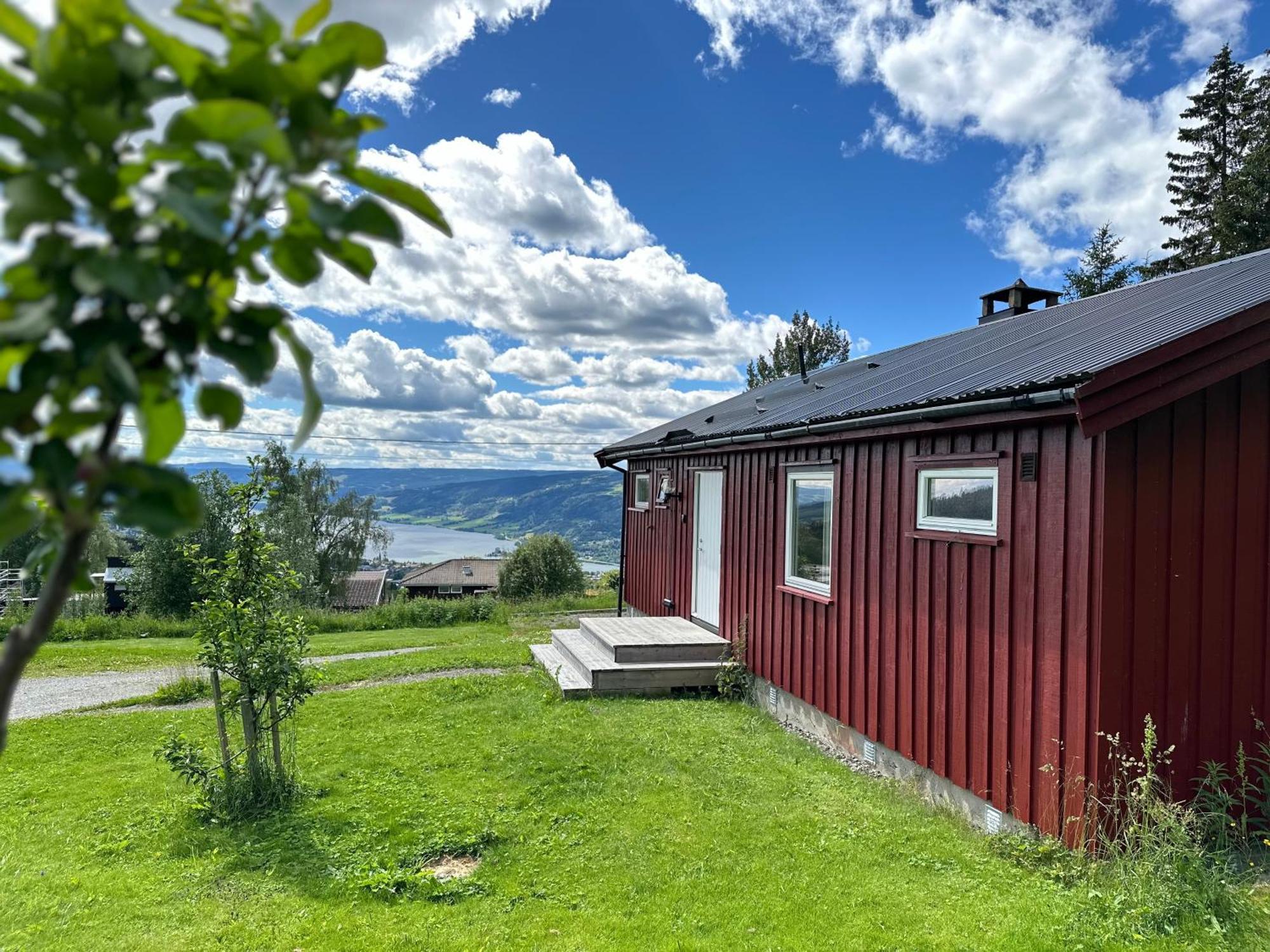 Cabin With Great View Close To Town And Ski Area Лилехамер Екстериор снимка